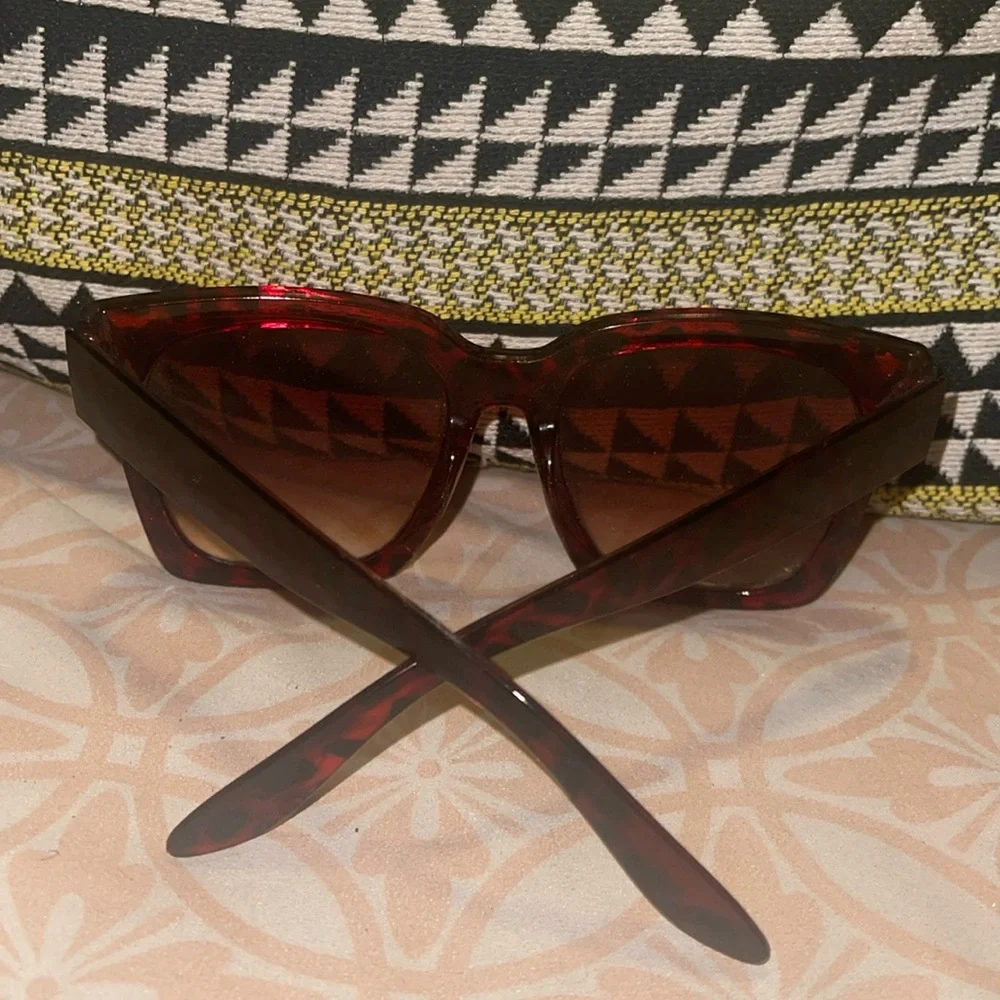 Sunglasses - Picture 4 of 6
